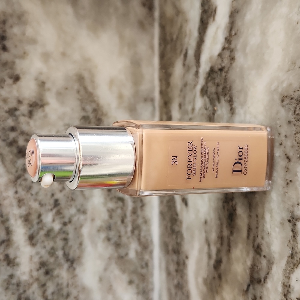 NWOB Dior Forever Skin Glow foundation